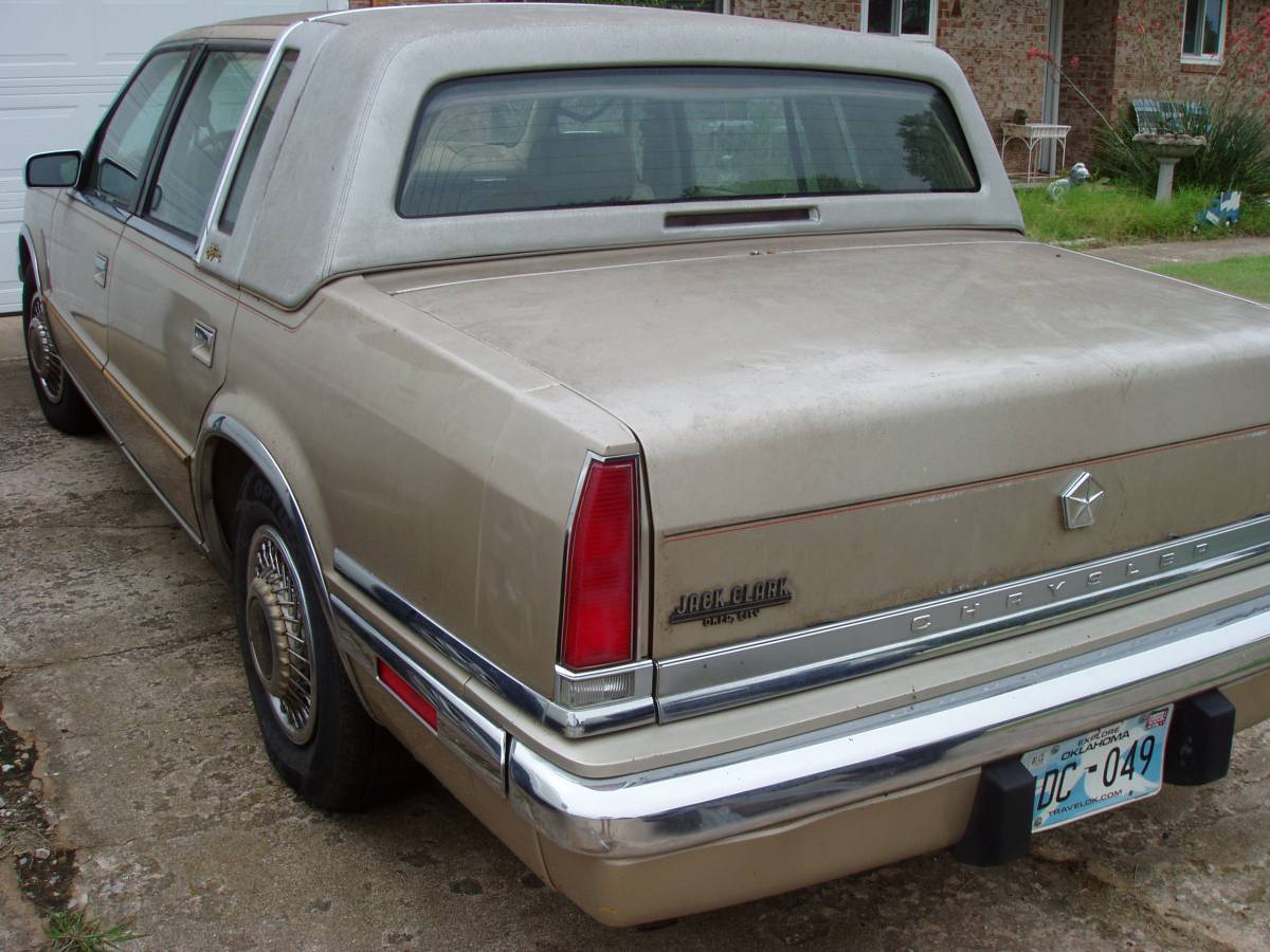 Chrysler-5th-ave-new-yorker-1991-custom-3