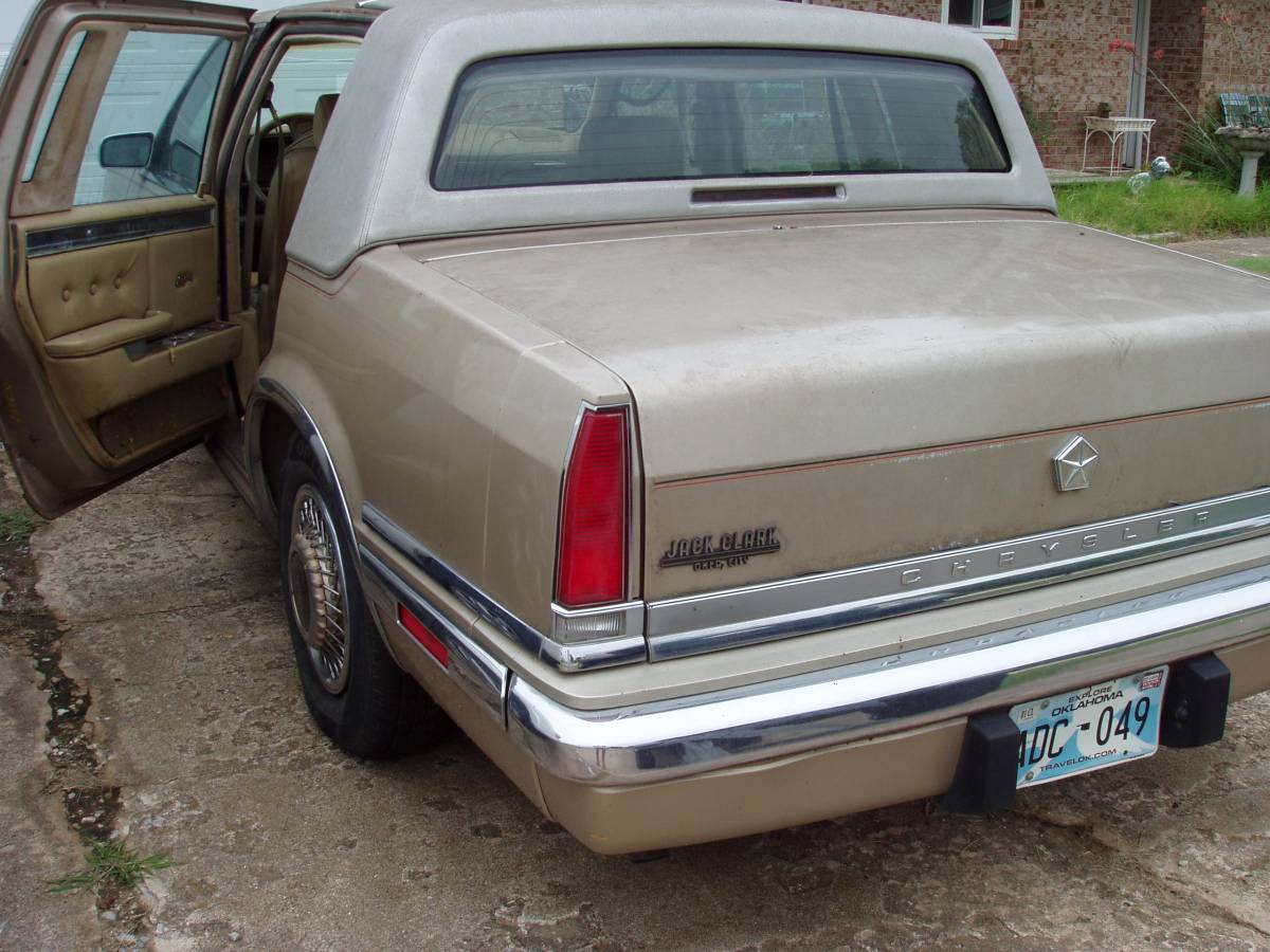 Chrysler-5th-ave-new-yorker-1991-custom-4