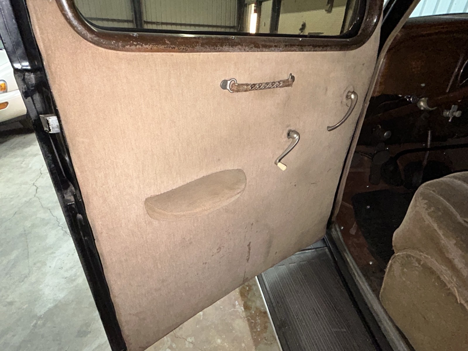 Chrysler-Airstream-1935-10