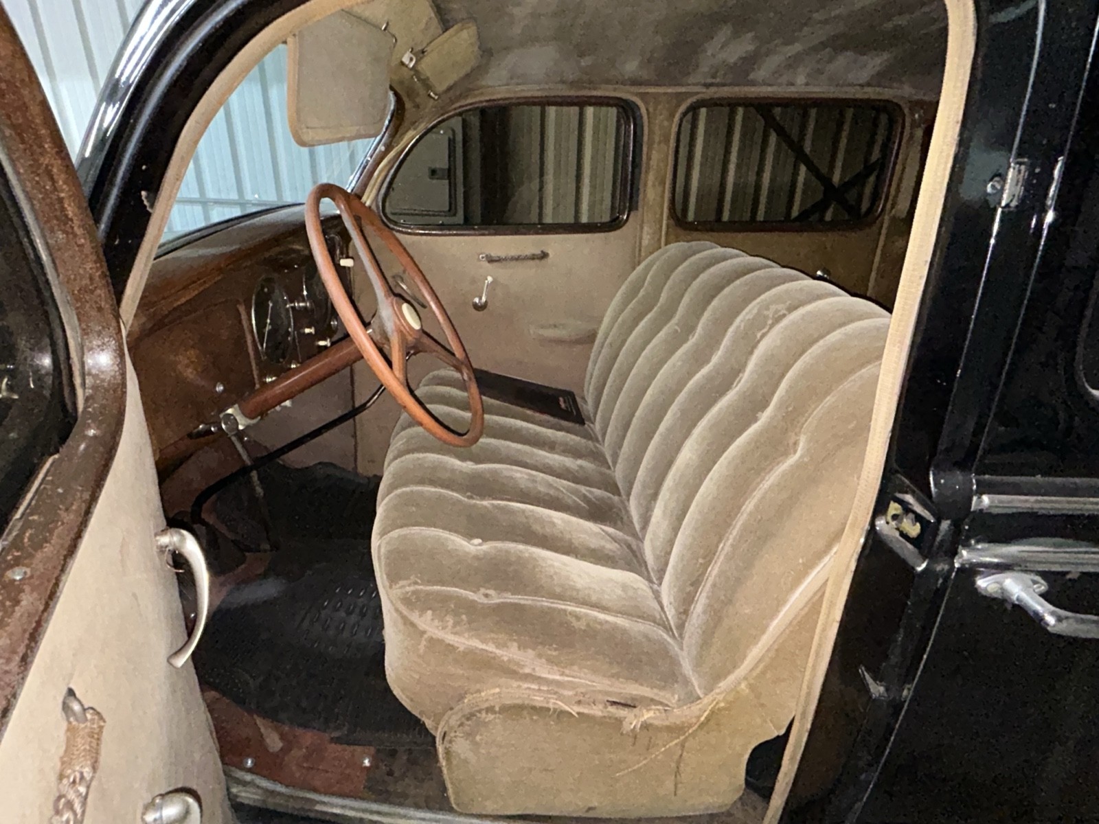 Chrysler-Airstream-1935-11