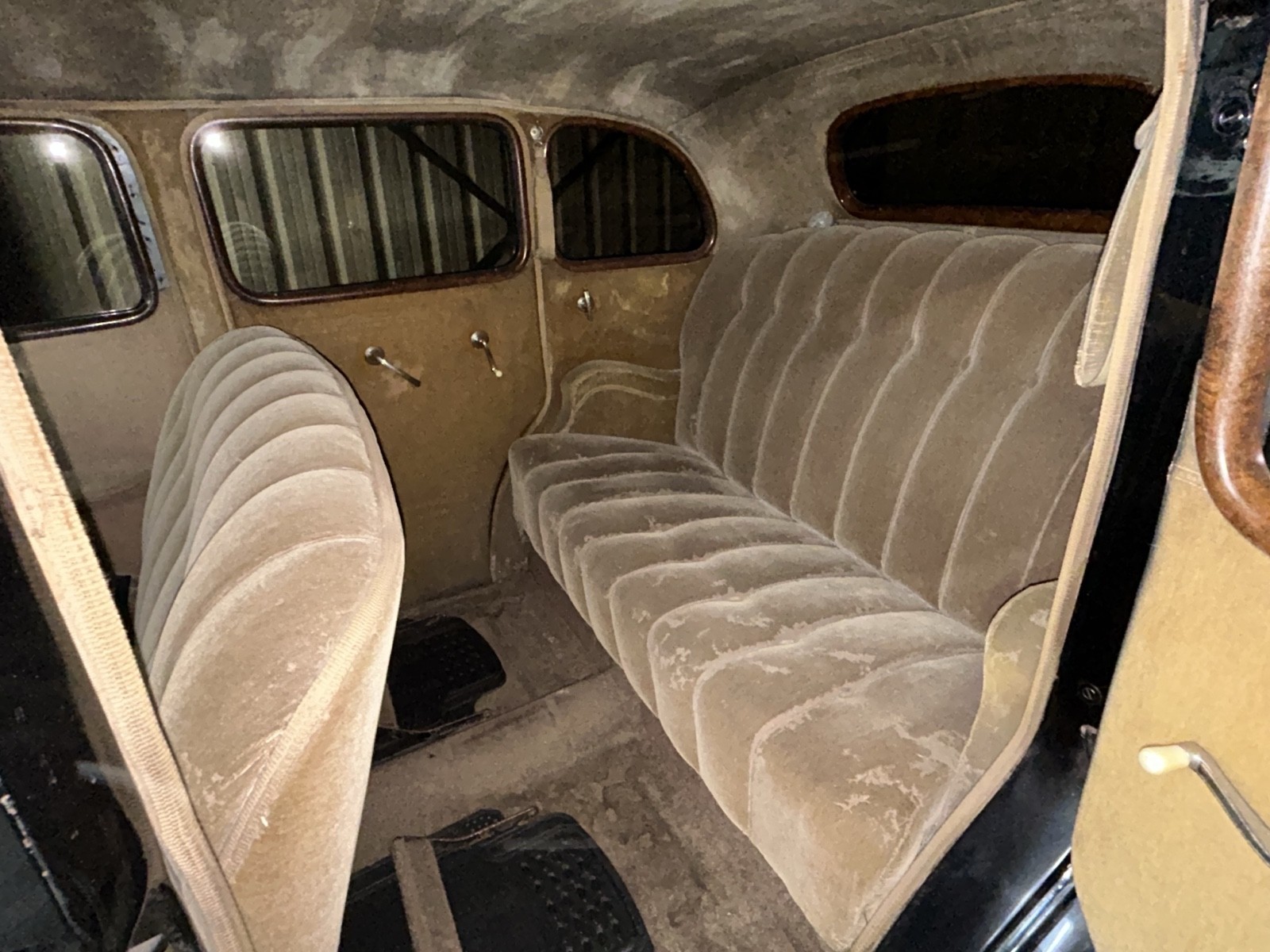 Chrysler-Airstream-1935-8