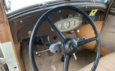 Chrysler-Cl-1932-Brown-Cream-11