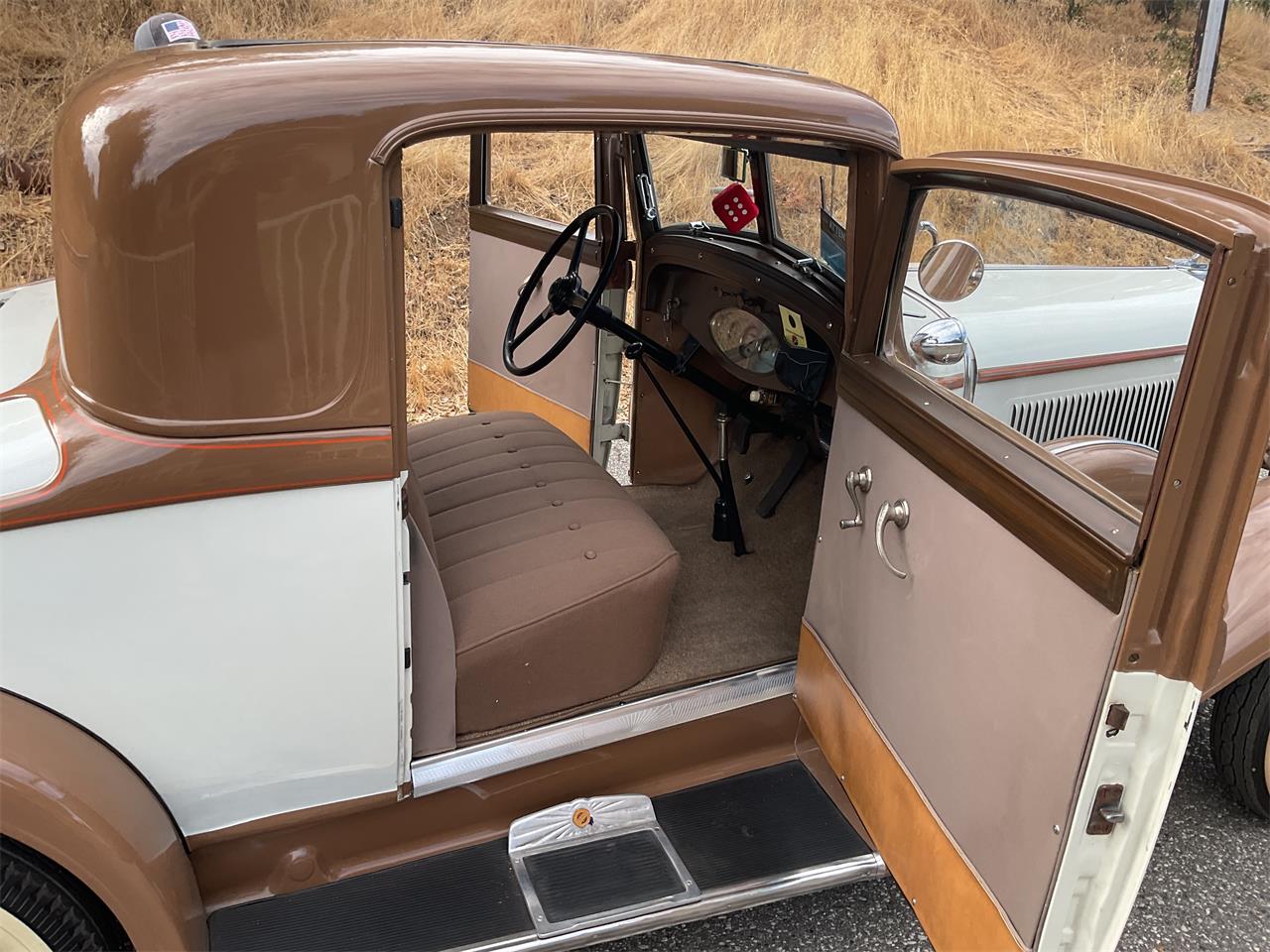 Chrysler-Cl-1932-Brown-Cream-13