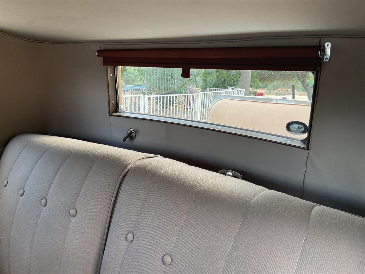Chrysler-Cl-1932-Brown-Cream-15