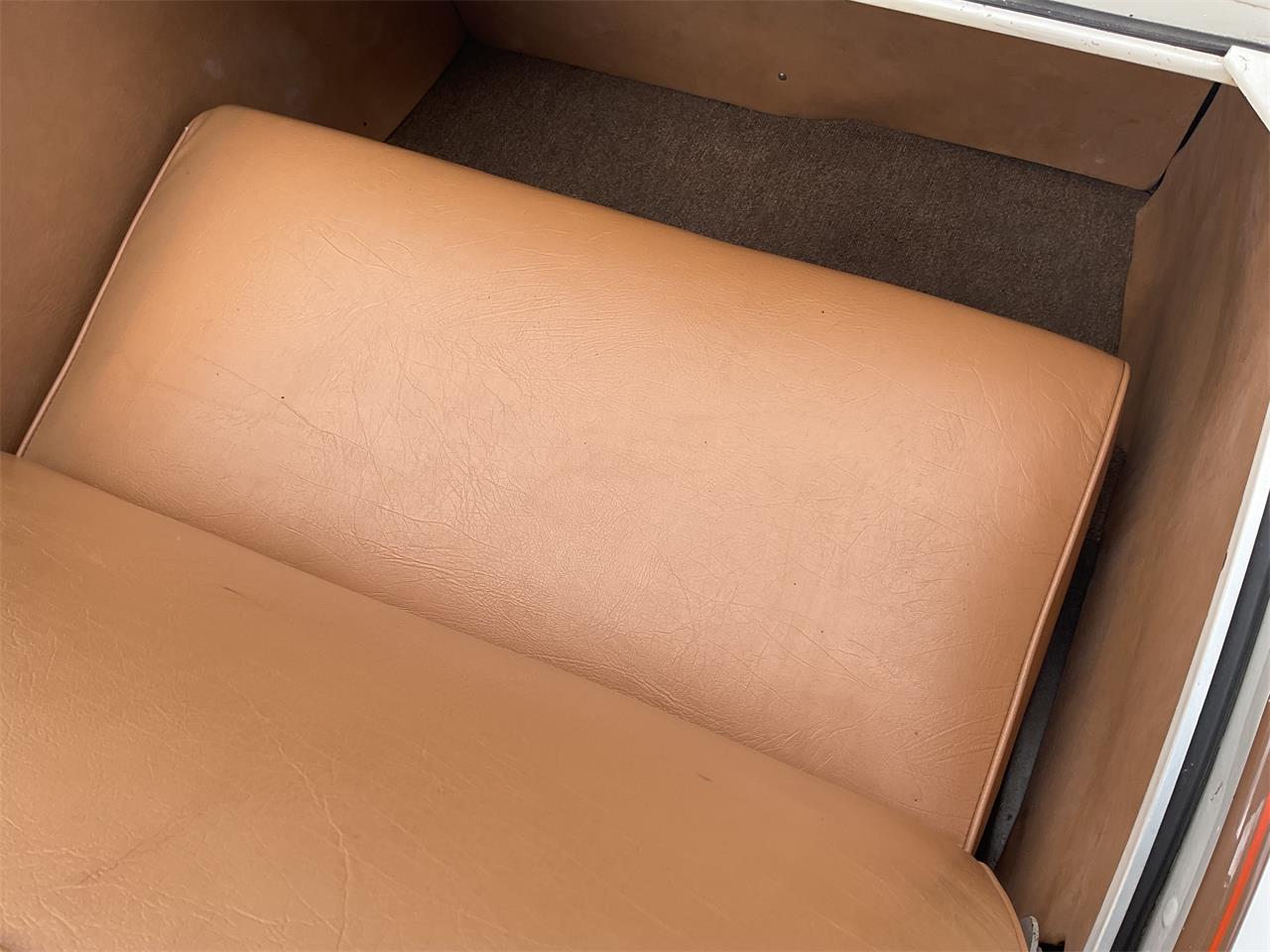 Chrysler-Cl-1932-Brown-Cream-16