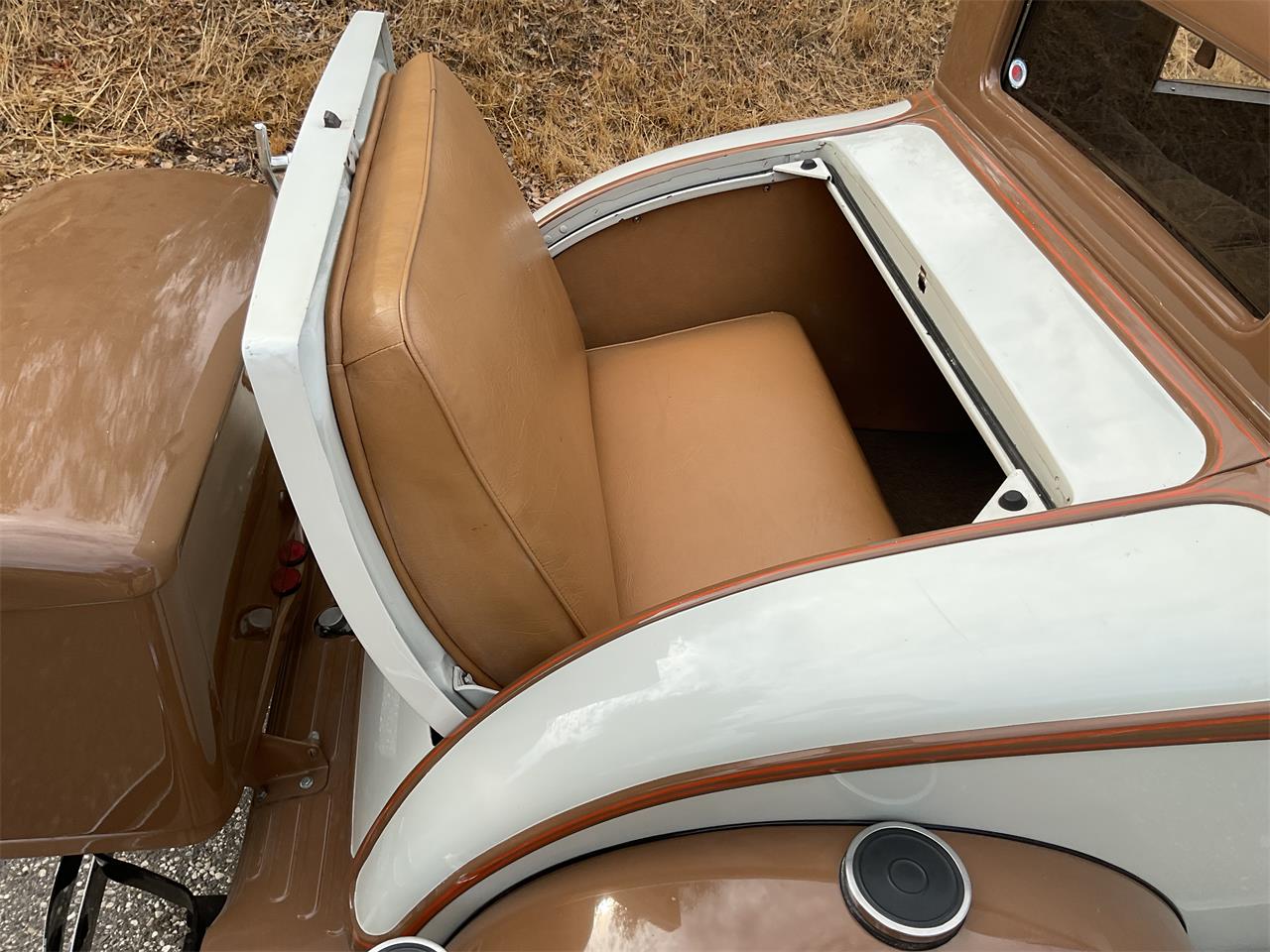 Chrysler-Cl-1932-Brown-Cream-17