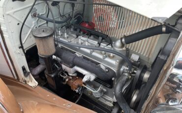 Chrysler-Cl-1932-Brown-Cream-18