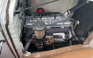Chrysler-Cl-1932-Brown-Cream-19