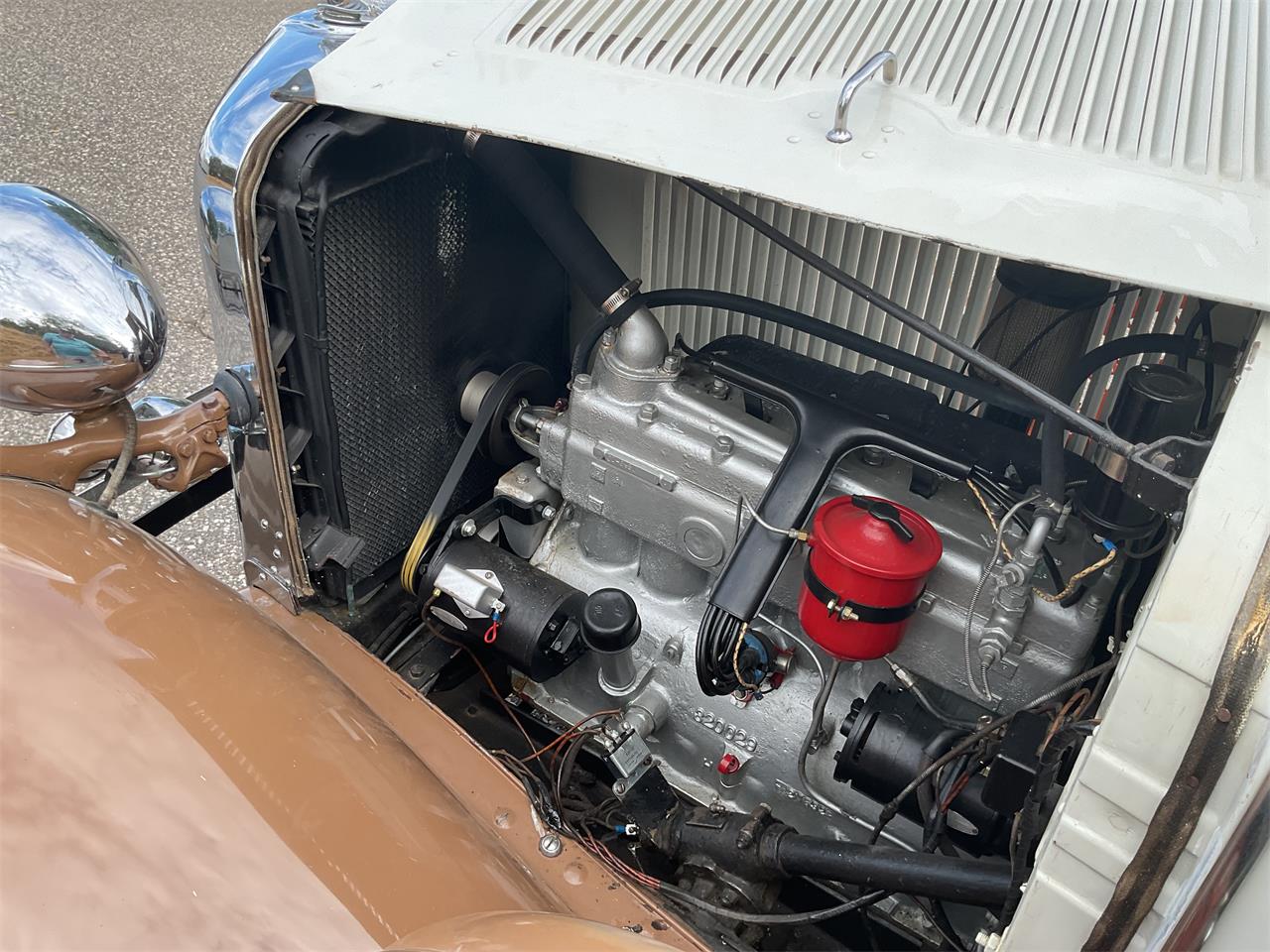 Chrysler-Cl-1932-Brown-Cream-20