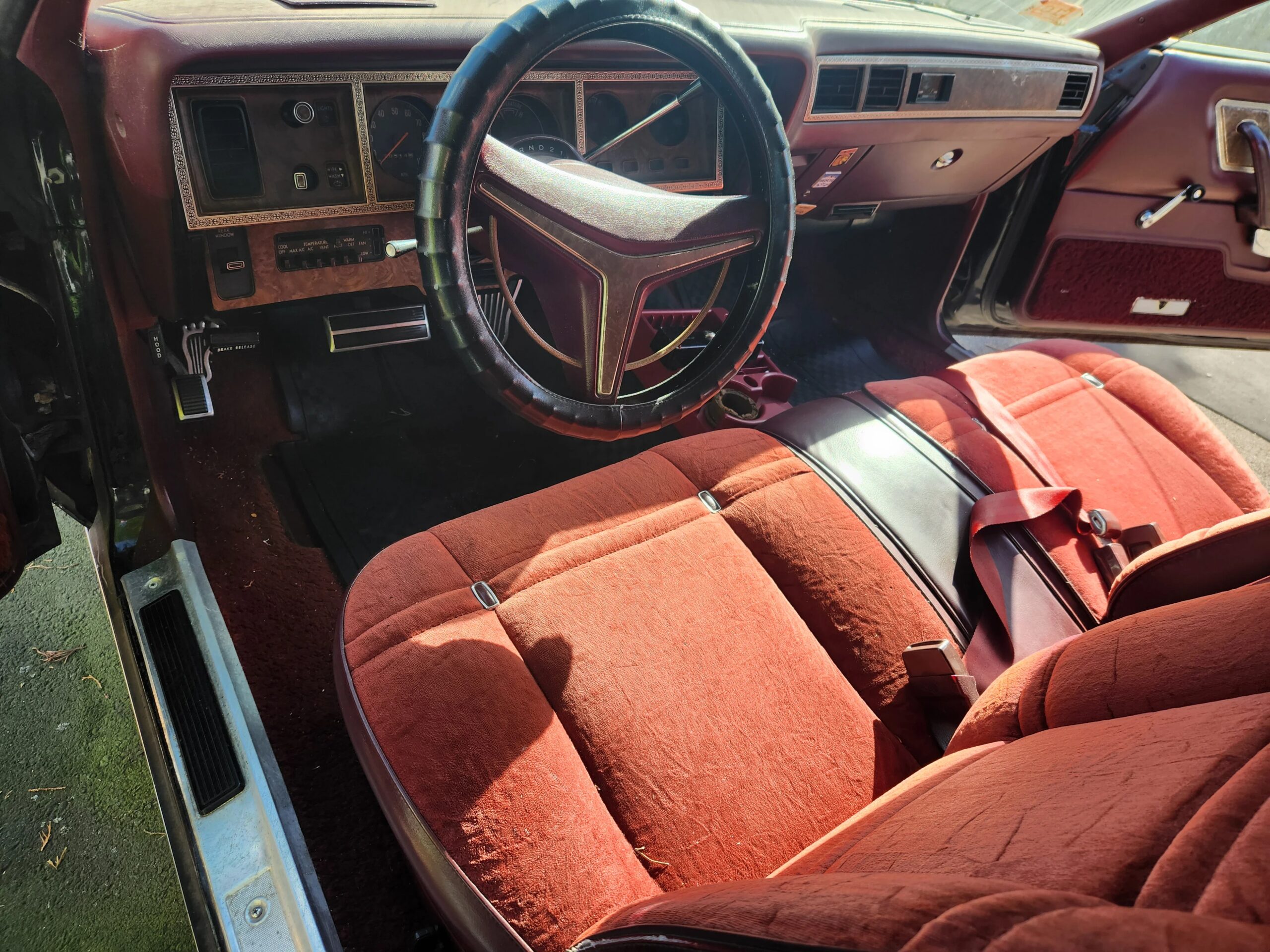 Chrysler-Cordoba-1975-Black-Burgundy-10