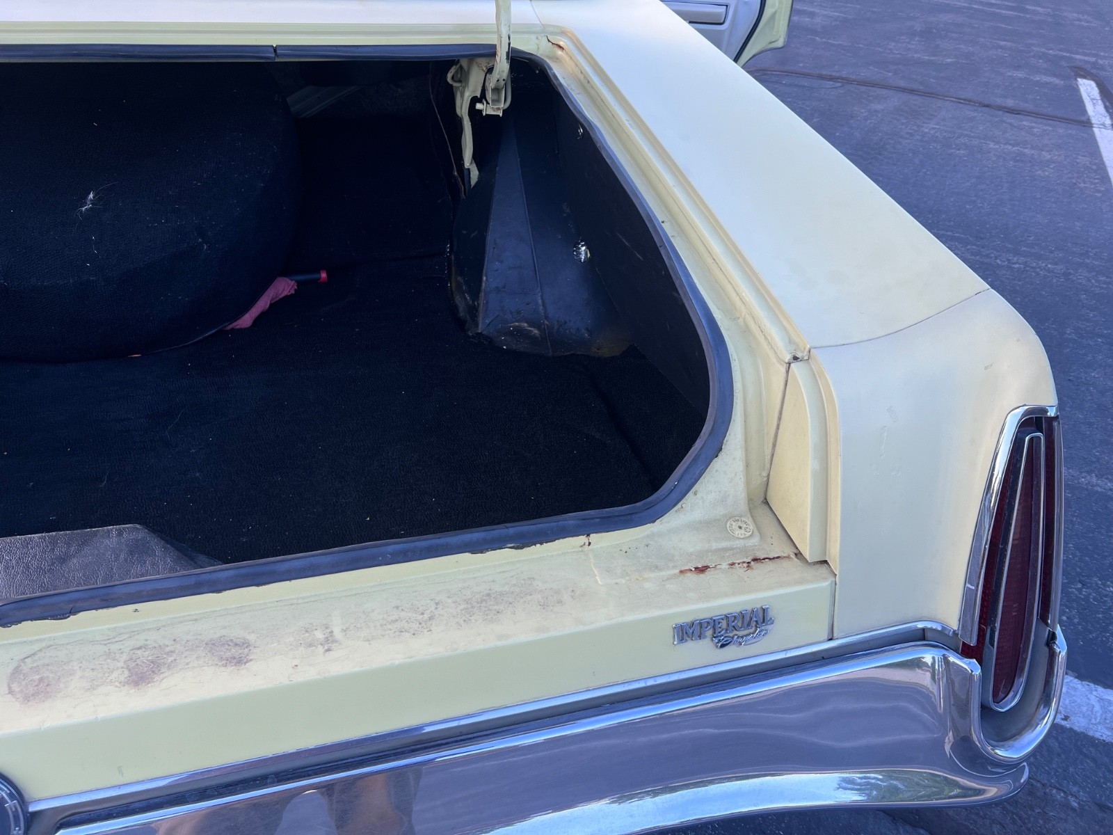 Chrysler-Imperial-1973-Sedan-21