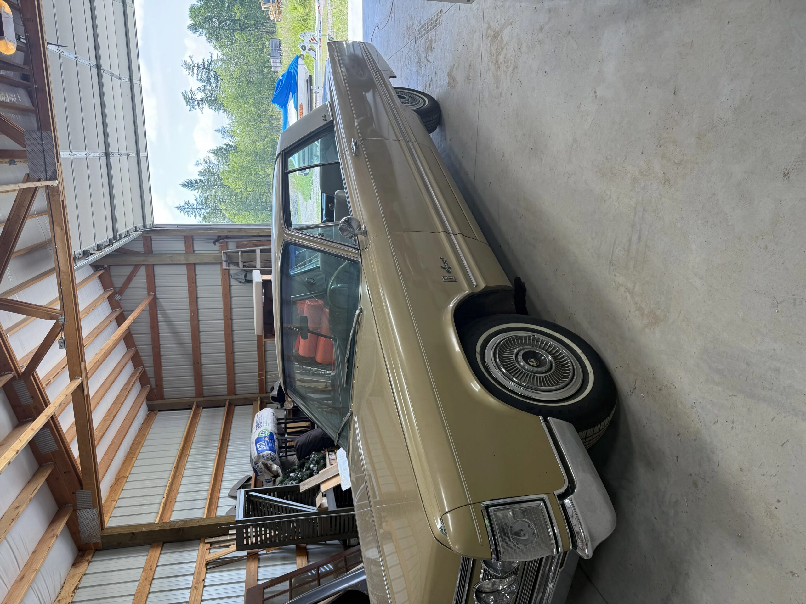 Chrysler-Imperial-crown-1967-Gold-White-15