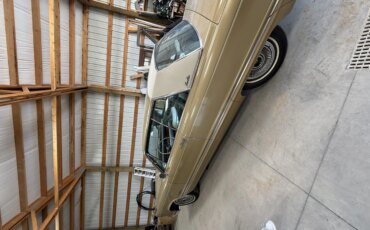 Chrysler-Imperial-crown-1967-Gold-White-3
