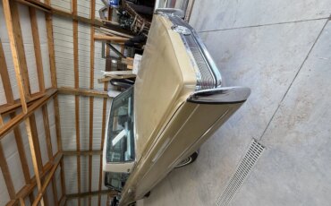Chrysler-Imperial-crown-1967-Gold-White-4