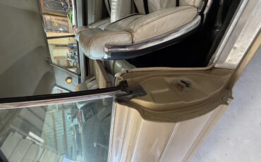Chrysler-Imperial-crown-1967-Gold-White-9