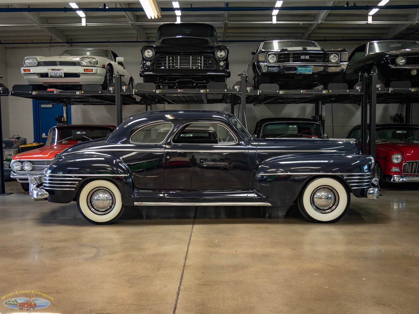 Chrysler-New-Yorker-2-Door-Club-Coupe-1942-2-Door-Coupe-2