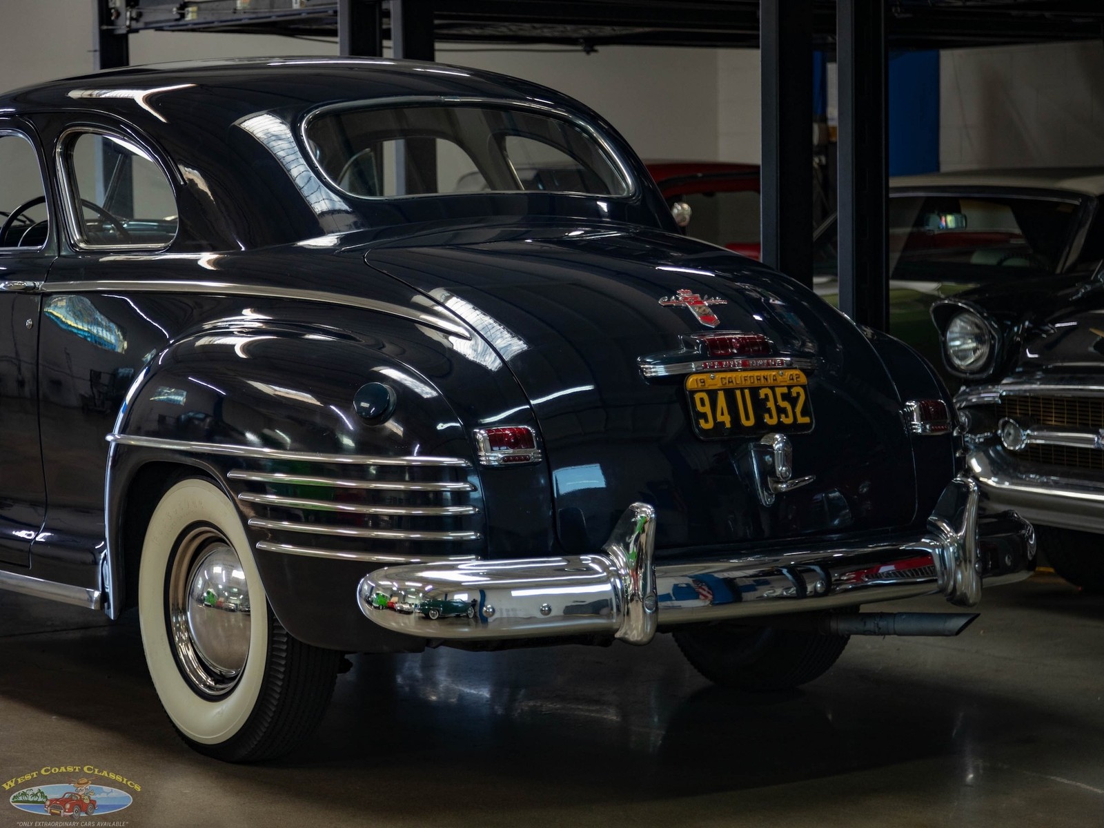 Chrysler-New-Yorker-2-Door-Club-Coupe-1942-2-Door-Coupe-23