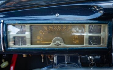 Chrysler-New-Yorker-2-Door-Club-Coupe-1942-2-Door-Coupe-36