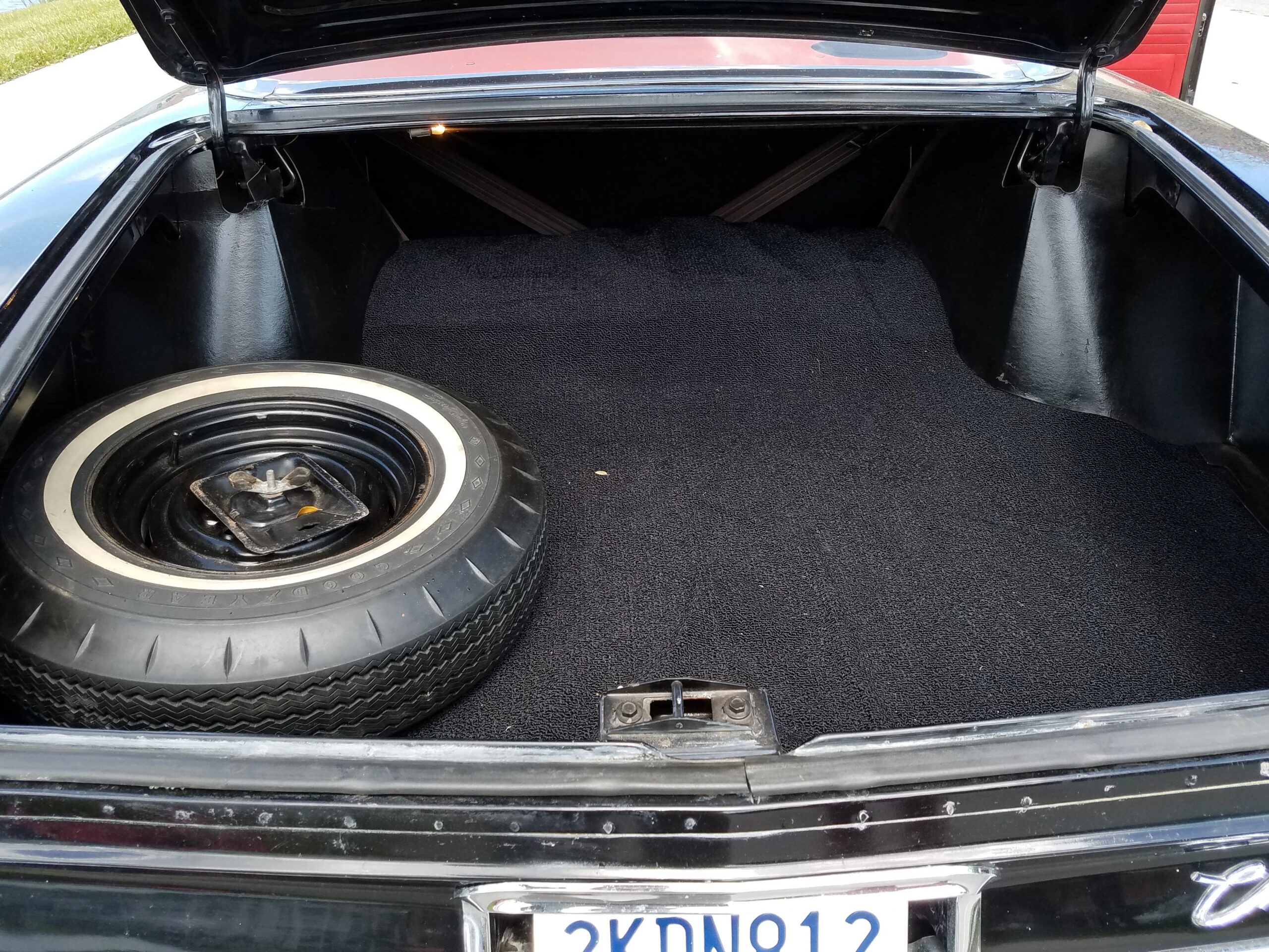 Chrysler-Newport-1962-Black-Red-1