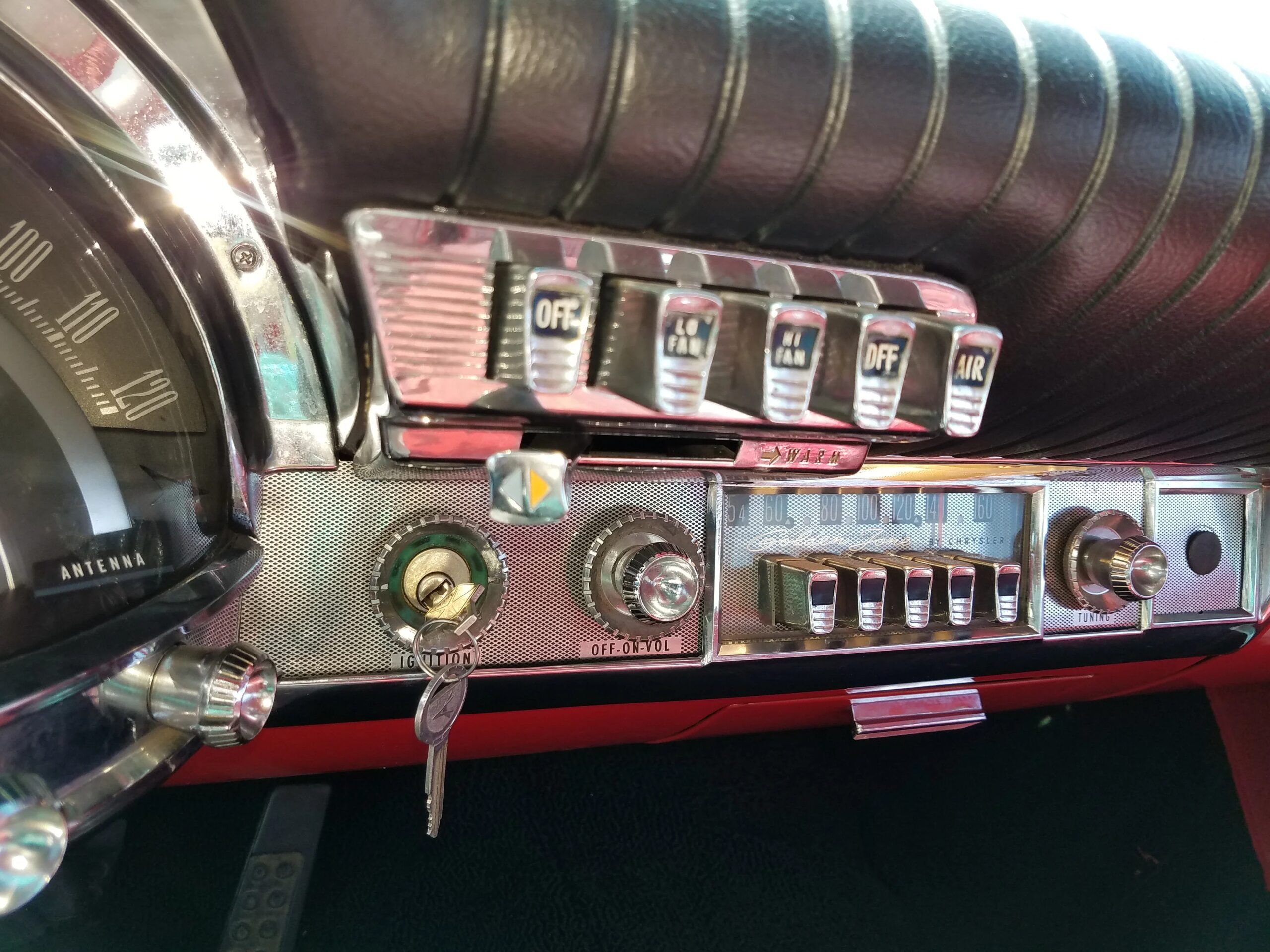 Chrysler-Newport-1962-Black-Red-10