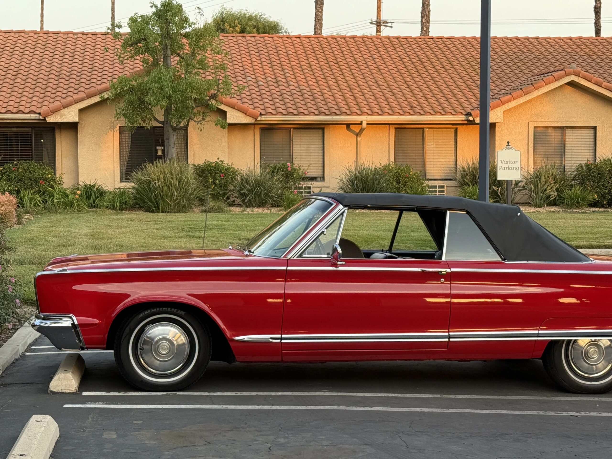 Chrysler-Newport-1966-Red-Black-3