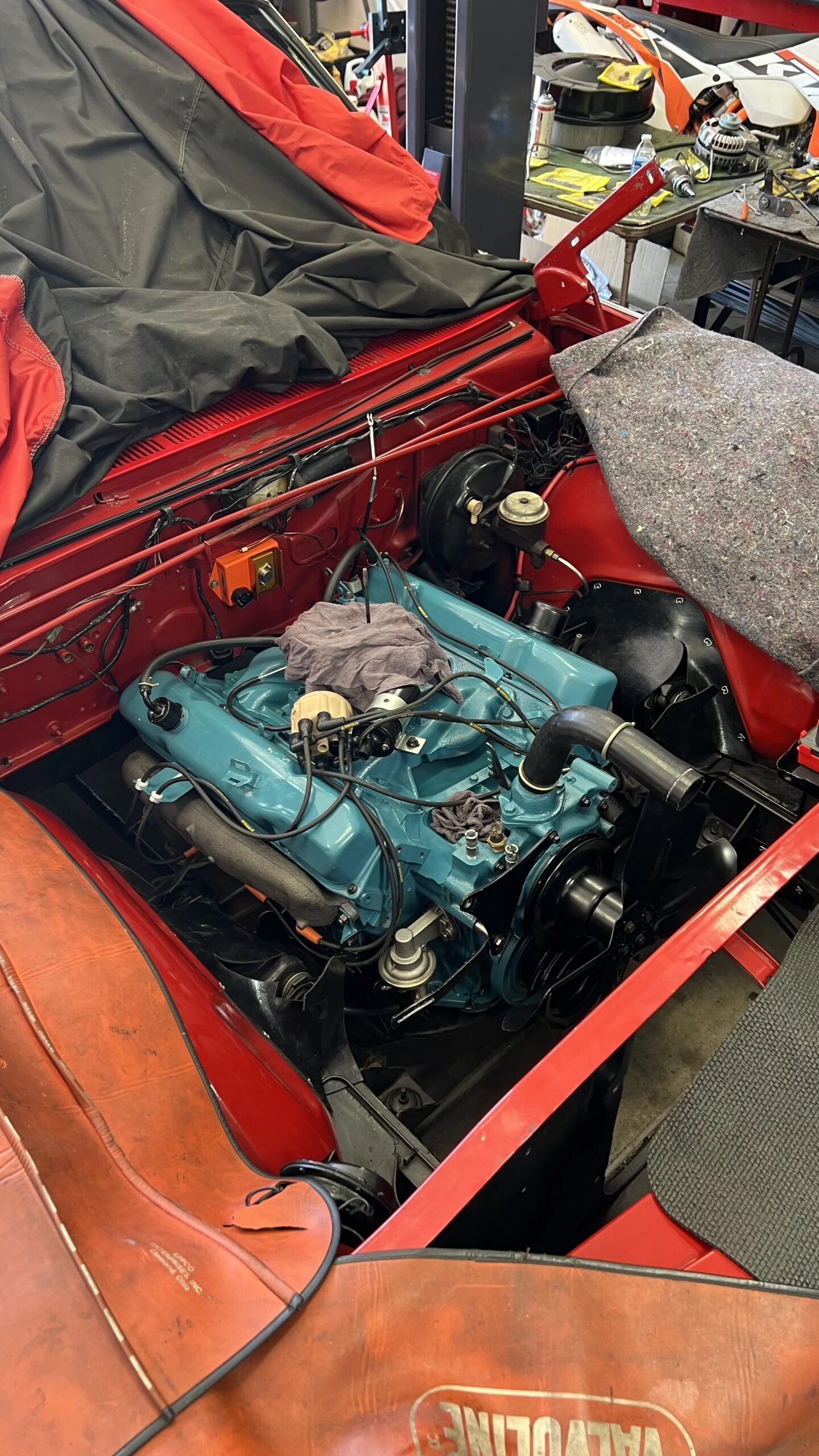 Chrysler-Newport-1966-Red-Black-43