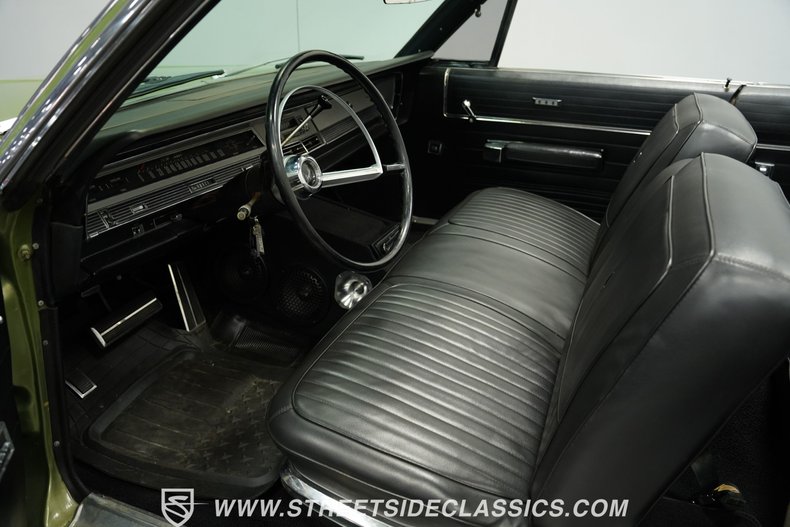 Chrysler-Newport-1968-Meadow-Green-Black-12