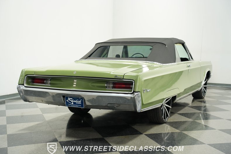 Chrysler-Newport-1968-Meadow-Green-Black-19