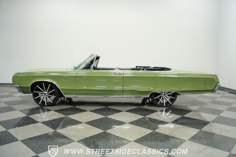Chrysler-Newport-1968-Meadow-Green-Black-2