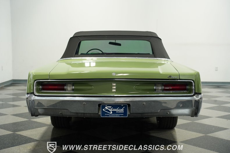 Chrysler-Newport-1968-Meadow-Green-Black-23