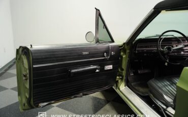 Chrysler-Newport-1968-Meadow-Green-Black-32