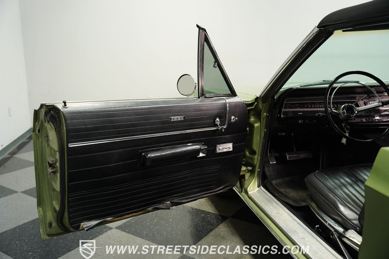 Chrysler-Newport-1968-Meadow-Green-Black-32