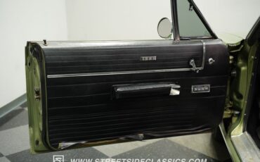 Chrysler-Newport-1968-Meadow-Green-Black-33