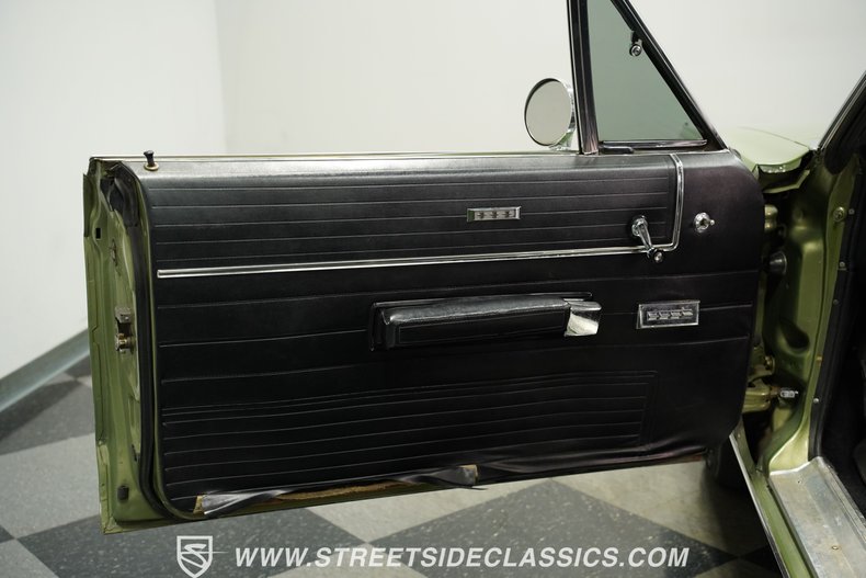 Chrysler-Newport-1968-Meadow-Green-Black-33