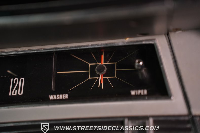 Chrysler-Newport-1968-Meadow-Green-Black-34