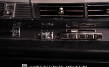 Chrysler-Newport-1968-Meadow-Green-Black-37