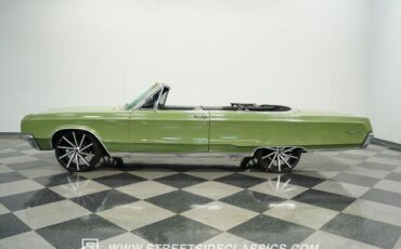Chrysler-Newport-1968-Meadow-Green-Black
