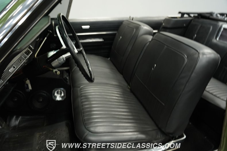 Chrysler-Newport-1968-Meadow-Green-Black-38