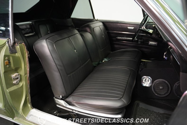 Chrysler-Newport-1968-Meadow-Green-Black-40