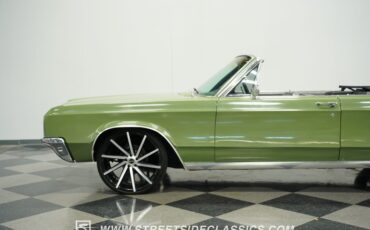 Chrysler-Newport-1968-Meadow-Green-Black-43