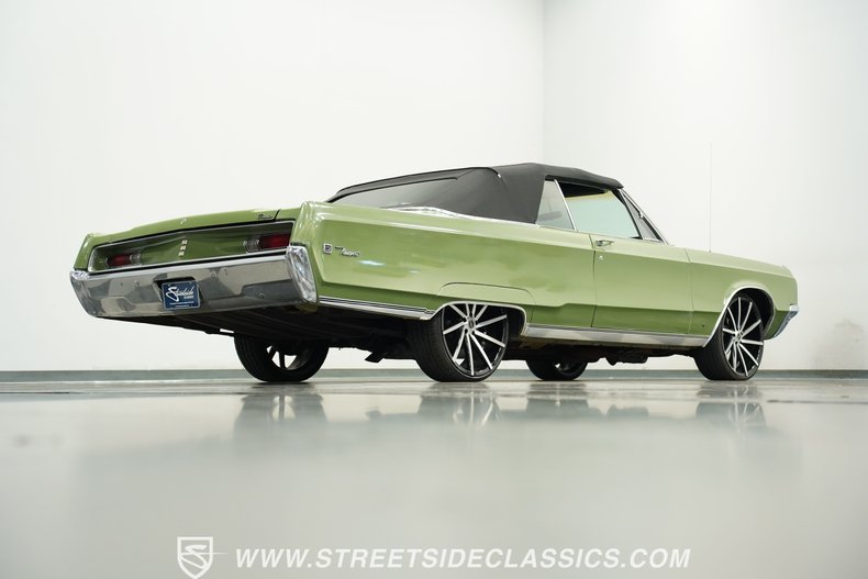 Chrysler-Newport-1968-Meadow-Green-Black-44