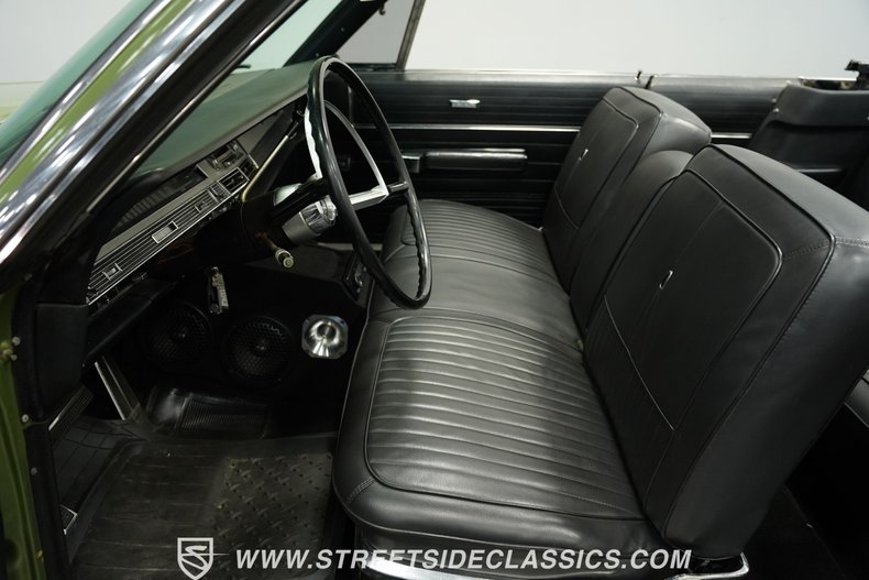 Chrysler-Newport-1968-Meadow-Green-Black-45
