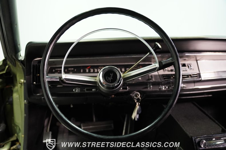 Chrysler-Newport-1968-Meadow-Green-Black-46