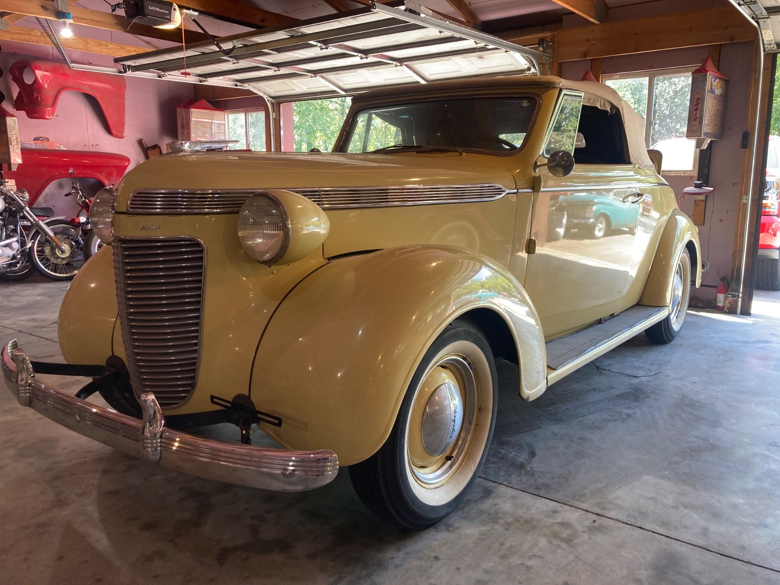 Chrysler-Royal-1937-Convertible-1