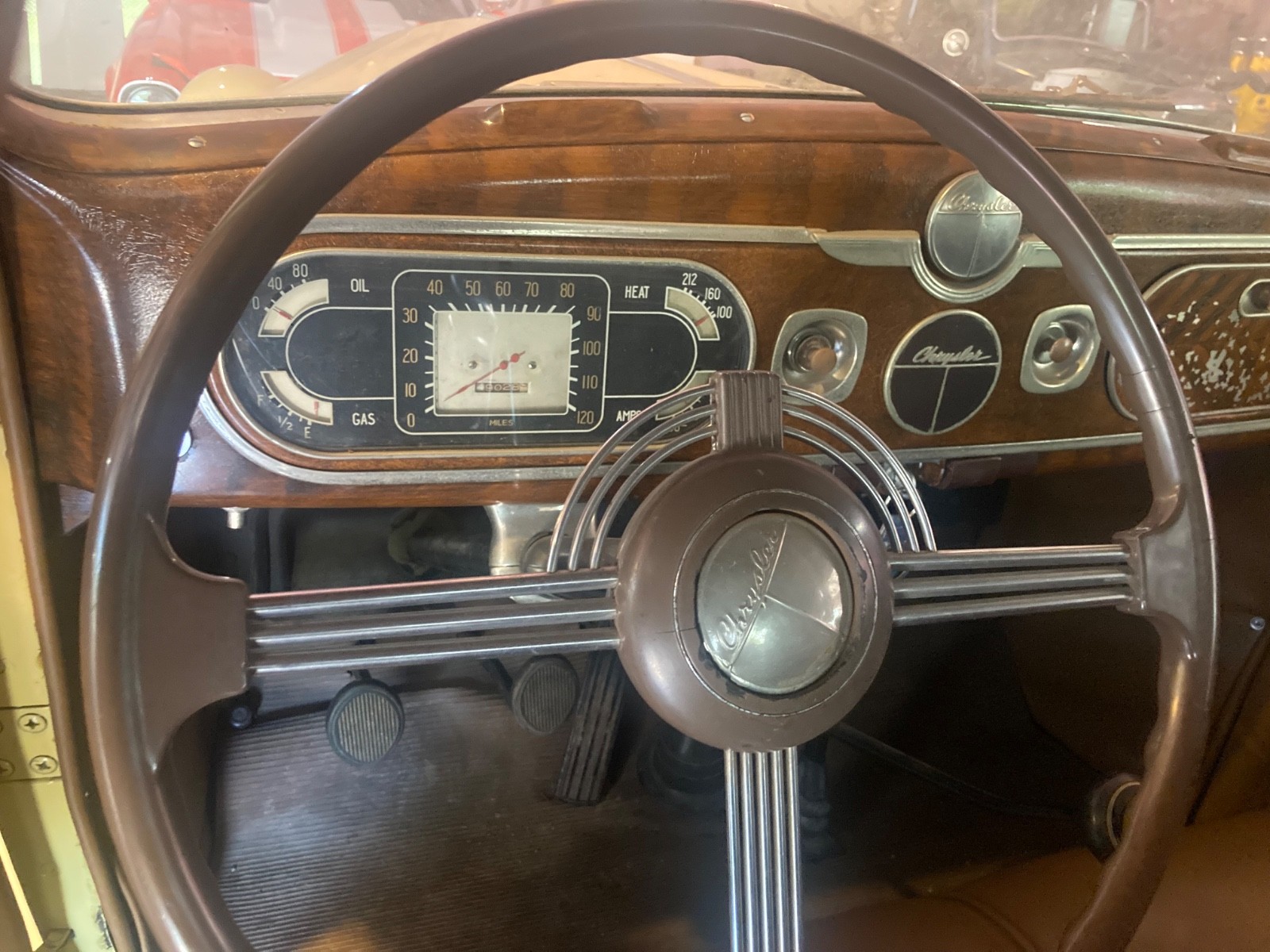 Chrysler-Royal-1937-Convertible-10