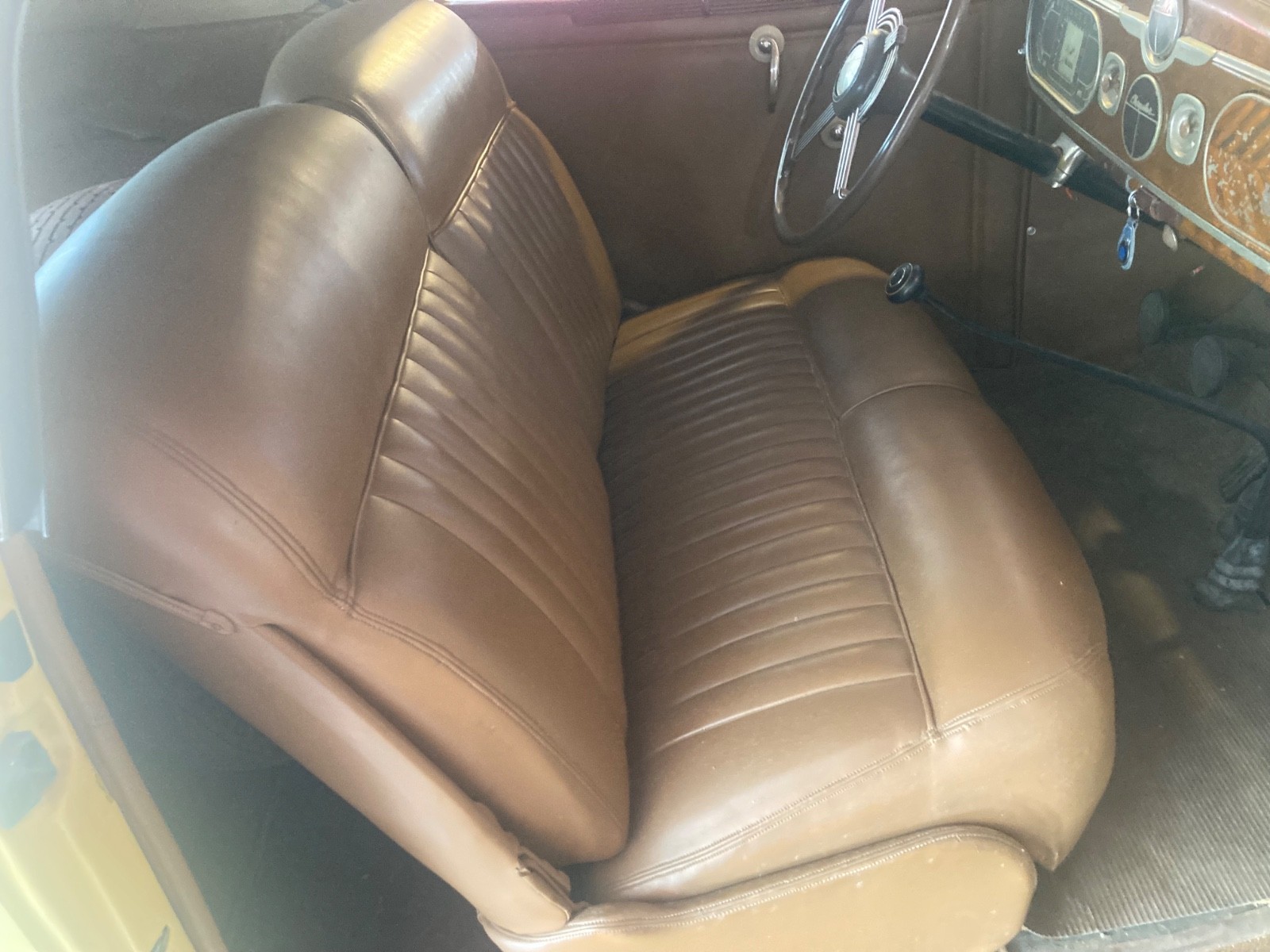 Chrysler-Royal-1937-Convertible-12