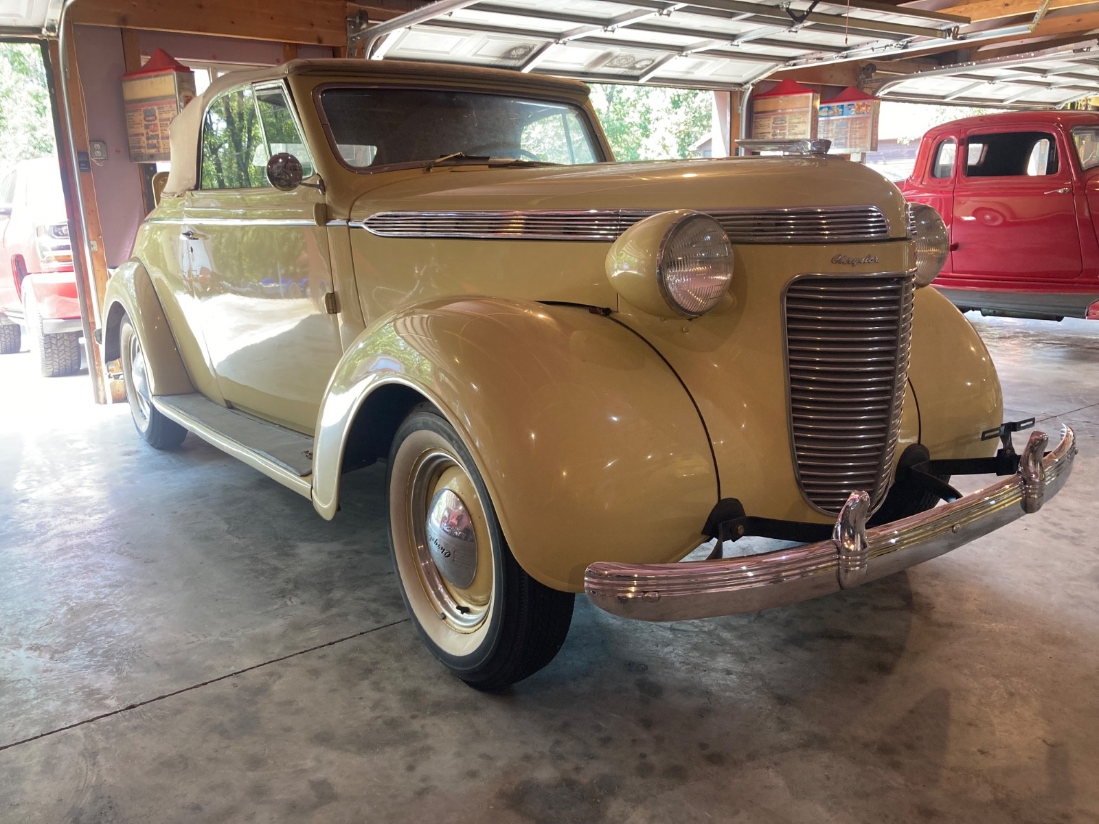 Chrysler-Royal-1937-Convertible-2