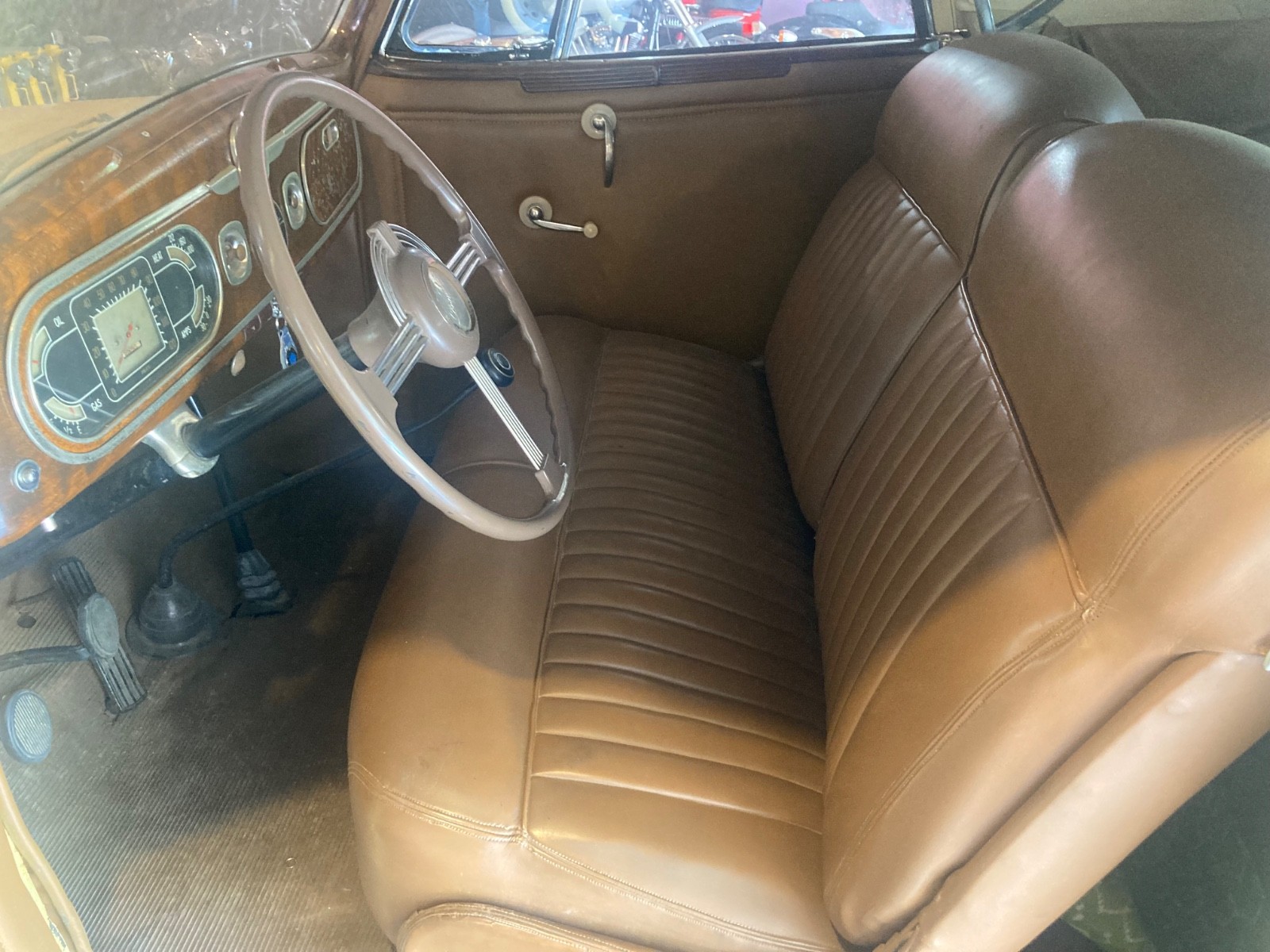 Chrysler-Royal-1937-Convertible-7