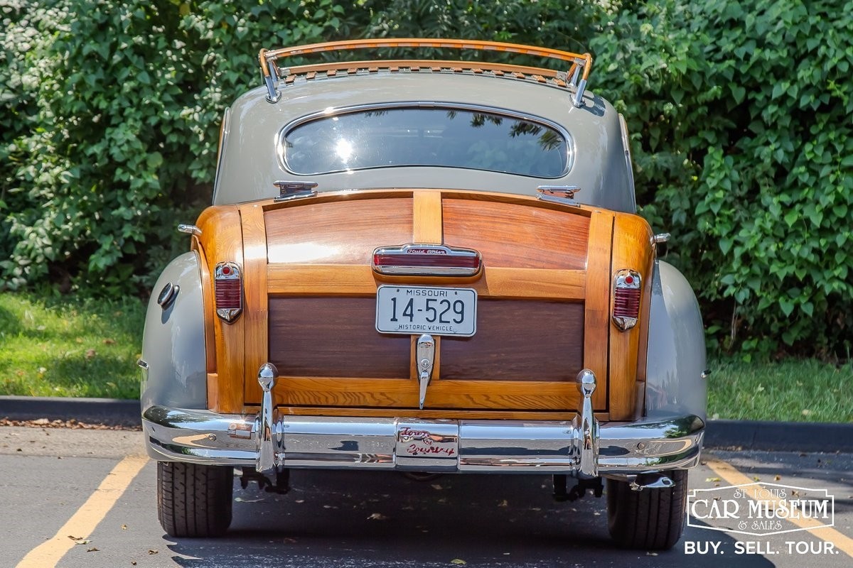 Chrysler-Town-Country-1947-Sedan-13
