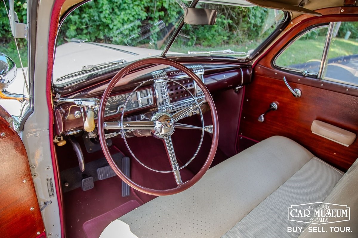 Chrysler-Town-Country-1947-Sedan-23